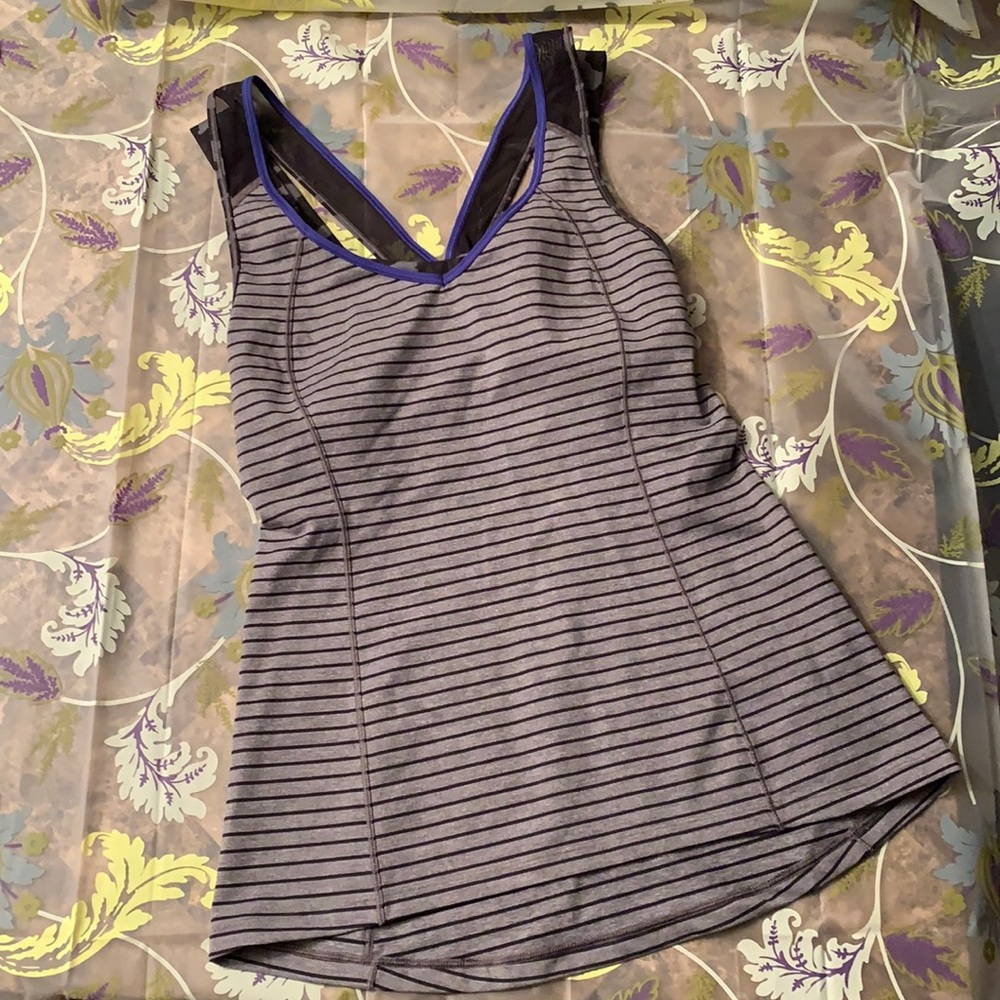Lululemon tank with bra clasp, size 8, EUC